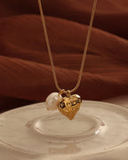 Vista adicional de collar Corazón Perlado de Xihe By Dm