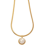 Collar Luna Abrazada en acero inoxidable con PVD oro 18K